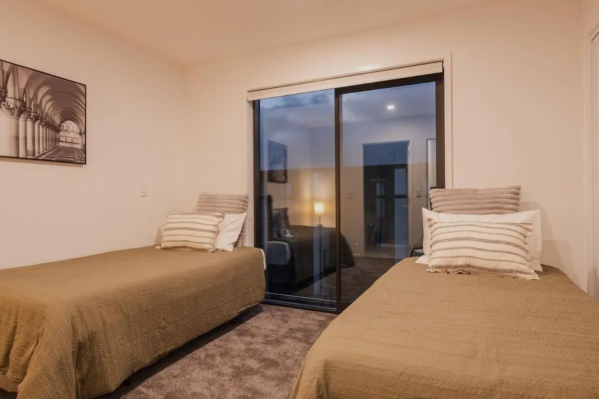 Your Stylish Retreat In The Heart Of The City Крайстчёрч Апартаменты