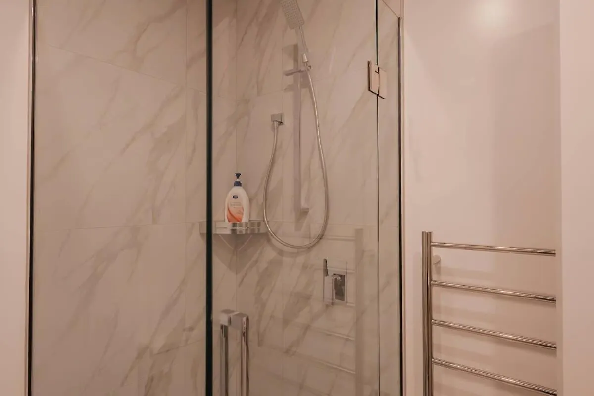 Your Stylish Retreat In The Heart Of The City Christchurch Apartment